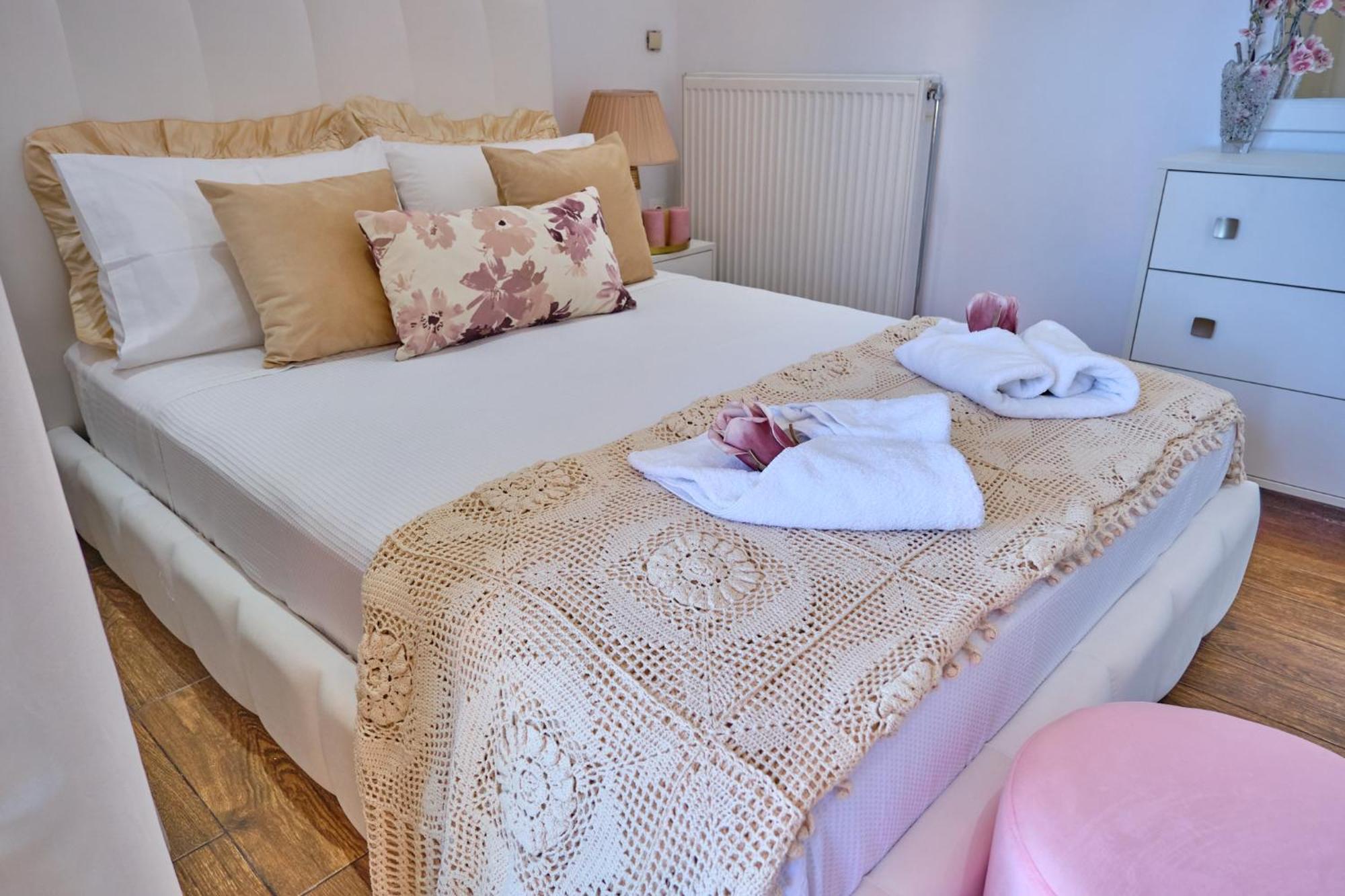 Elena Luxury Agios Stefanos Apartment